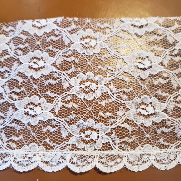 Chantilly Lace Trim - 4" wide - Ivory Floral & Swag - 5 Yard Continuous Length - Picture 2 of 6